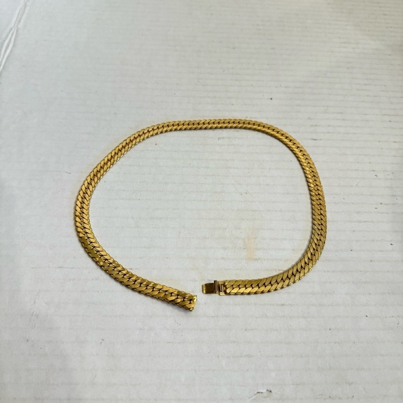 Vintage Necklace Gold Tone Herringbone Flat Chain Collar Costume Jewelry - Picture 9 of 15